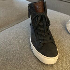 Paul Green gray 8.5 great condition wore 1 time